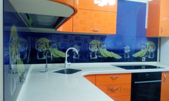 Фартук стекло фото: дольки лайма с кубиками льда , заказ #ИНУТ-437, Оранжевая кухня.