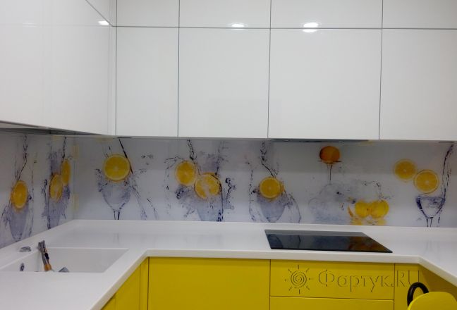 Скинали для кухни фото: дольки лимона в воде, заказ #ИНУТ-673, Желтая кухня. Изображение 195098