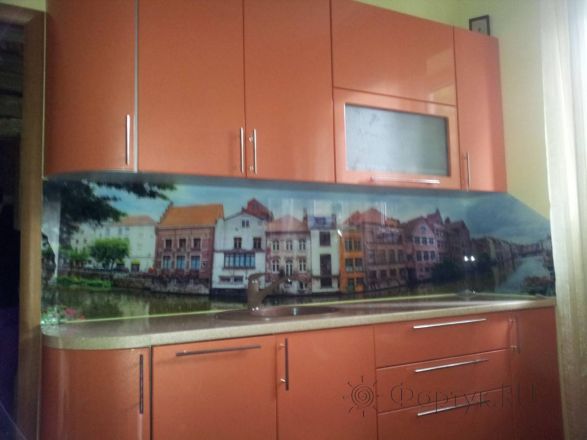 Фартук стекло фото: дома старого города вдоль канала., заказ #SK-808, Оранжевая кухня.