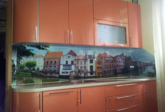 Фартук стекло фото: дома старого города вдоль канала., заказ #SK-808, Оранжевая кухня. Изображение 180788