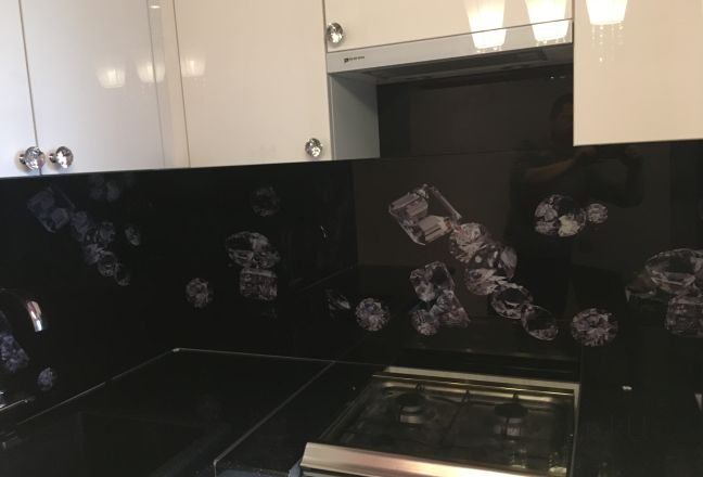 Фартук для кухни фото: драгоценные камни на черном фоне, заказ #КРУТ-410, Белая кухня. Изображение 208818