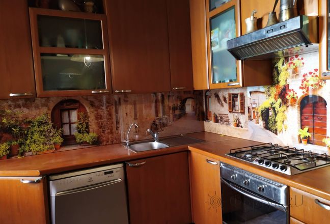 Фартук с фотопечатью фото: европейские улочки, заказ #ИНУТ-4185, Коричневая кухня.