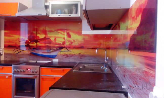 Фартук стекло фото: филиппинская лодка на заказ, заказ #ИНУТ-440, Оранжевая кухня.