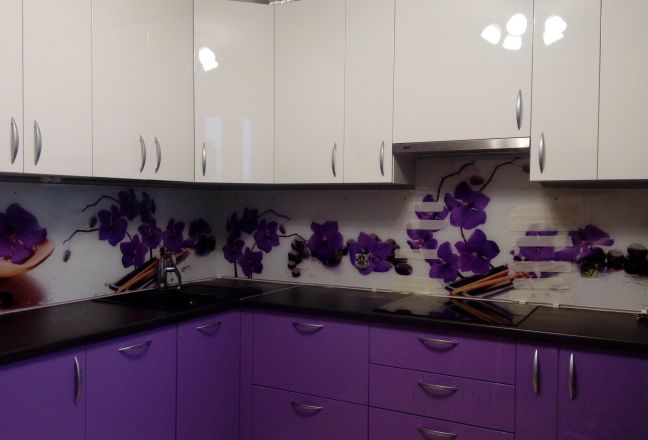 Фартук фото: фиолетовые орхидеи и чайник с чашками, заказ #ИНУТ-449, Фиолетовая кухня. Изображение 197336