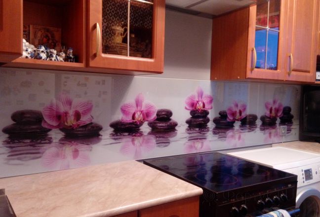 Фартук с фотопечатью фото: фиолетовые орхидеи в воде с отражением, заказ #ИНУТ-346, Коричневая кухня. Изображение 197410