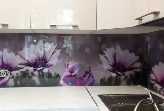 Фартук с фотопечатью фото: фиолетовые цветы, заказ #ИНУТ-1718, Коричневая кухня. Изображение 208556
