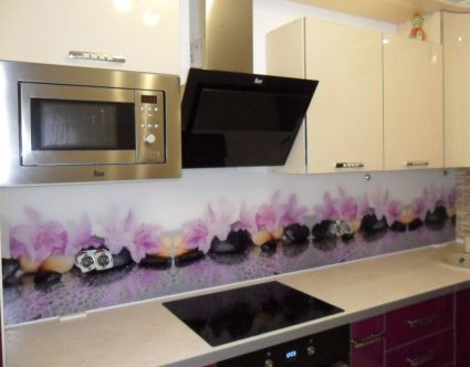 Фартук фото: фиолетовые цветы на камнях., заказ #SN-325, Фиолетовая кухня.