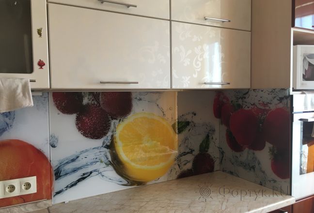 Фартук с фотопечатью фото: фрукты в воде, заказ #КРУТ-648, Коричневая кухня.