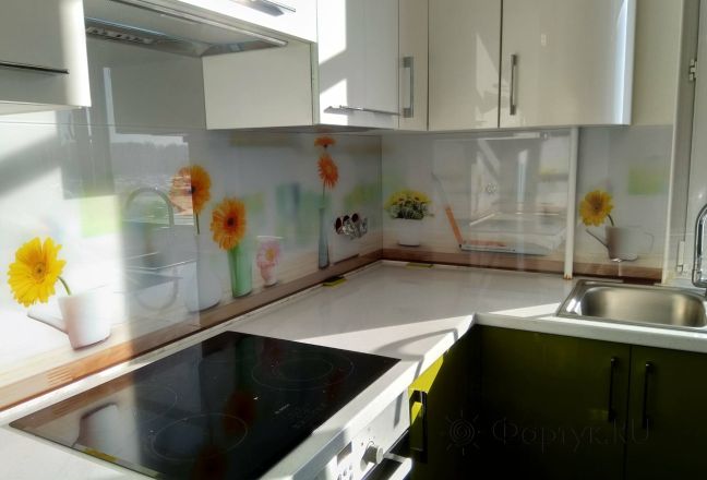 Скинали для кухни фото: герберы на столе, заказ #ИНУТ-2856, Зеленая кухня. Изображение 247672