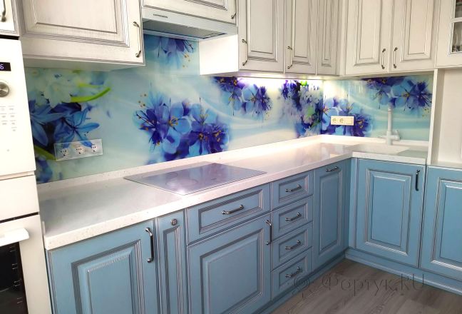 Стеклянная фото панель: голубые цветы, заказ #ИНУТ-6853, Синяя кухня.