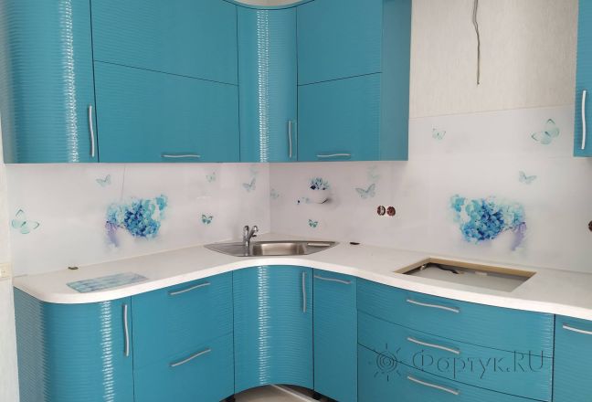 Стеклянная фото панель: голубые цветы и бабочки, заказ #ИНУТ-12532, Синяя кухня. Изображение 300130