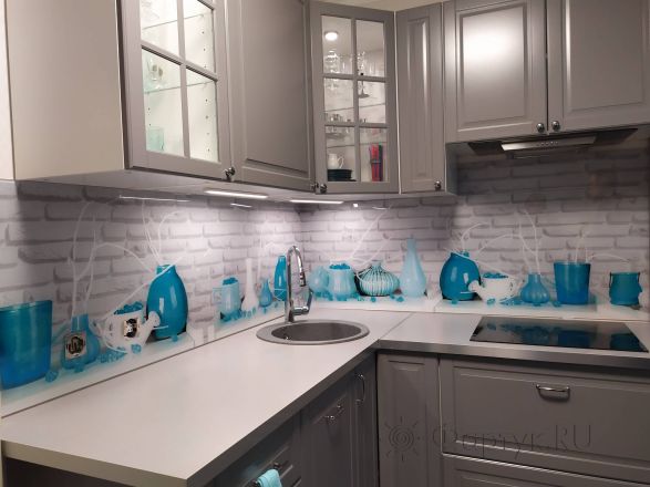 Стеновая панель фото: голубые вазы, заказ #ИНУТ-5334, Серая кухня.