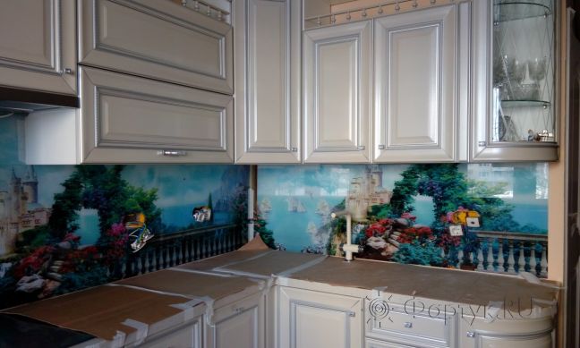 Стеновая панель фото: город у моря, заказ #УТ-1986, Серая кухня.