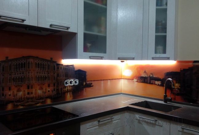 Фартук для кухни фото: город в закате, заказ #УТ-921, Белая кухня. Изображение 110874