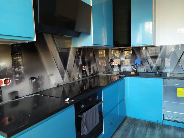 Стеклянная фото панель: город в зеркалах, заказ #ИНУТ-5256, Синяя кухня.