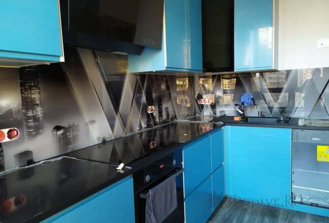 Стеклянная фото панель: город в зеркалах, заказ #ИНУТ-5256, Синяя кухня. Изображение 204642