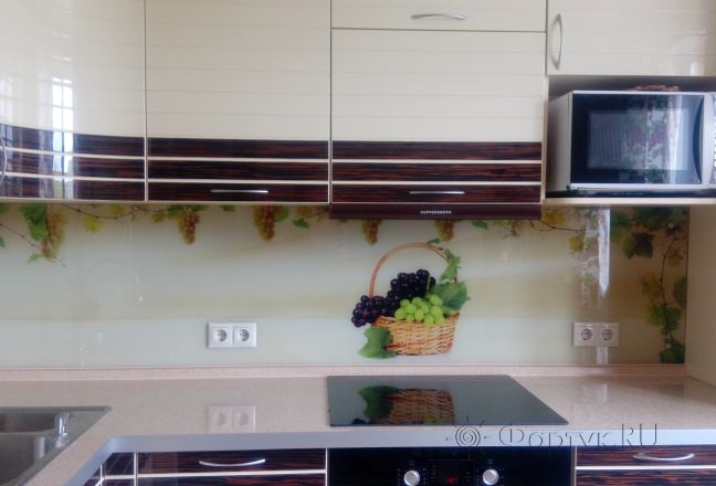 Фартук с фотопечатью фото: грозди винограда, заказ #ИНУТ-1098, Коричневая кухня.