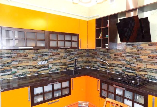 Фартук стекло фото: имитация каменной кладки, заказ #УТ-338, Оранжевая кухня. Изображение 112512