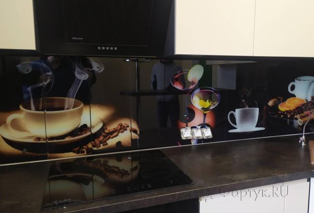 Фартук для кухни фото: коллаж черный кофе и коньяк в бокале на черном фоне, заказ #ИНУТ-8513, Белая кухня. Изображение 198274
