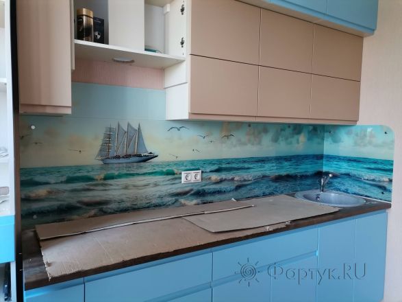 Стеклянная фото панель: корабль в море, заказ #ИНУТ-10181, Синяя кухня.