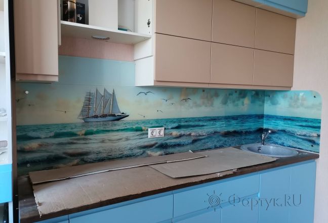 Стеклянная фото панель: корабль в море, заказ #ИНУТ-10181, Синяя кухня.