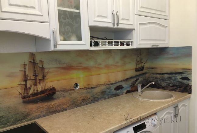 Фартук для кухни фото: корабли прибывают к замку, заказ #КРУТ-350, Белая кухня. Изображение 185962