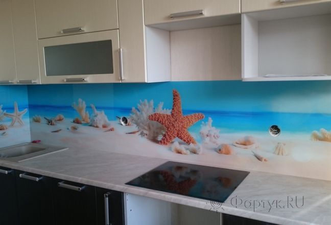 Фартук с фотопечатью фото: кораллы и морские звезды на песчаном берегу, заказ #КРУТ-039, Коричневая кухня. Изображение 186144