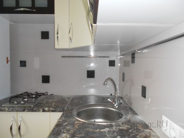 Фартук для кухни фото: коричневые квадраты на бежевом фоне, заказ #УТ-1502, Белая кухня.