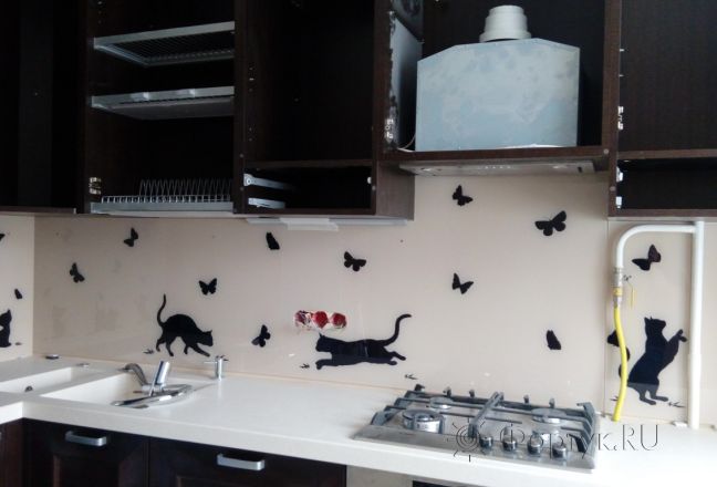 Фартук с фотопечатью фото: кошки и бабочки, заказ #УТ-983, Коричневая кухня.