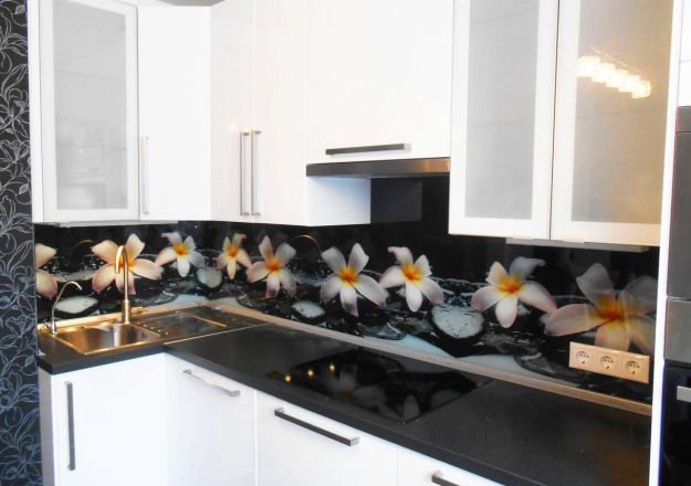 Фартук для кухни фото: красивые лилии у воды., заказ #S-141, Белая кухня.