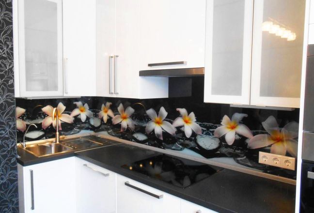 Фартук для кухни фото: красивые лилии у воды., заказ #S-141, Белая кухня. Изображение 111972