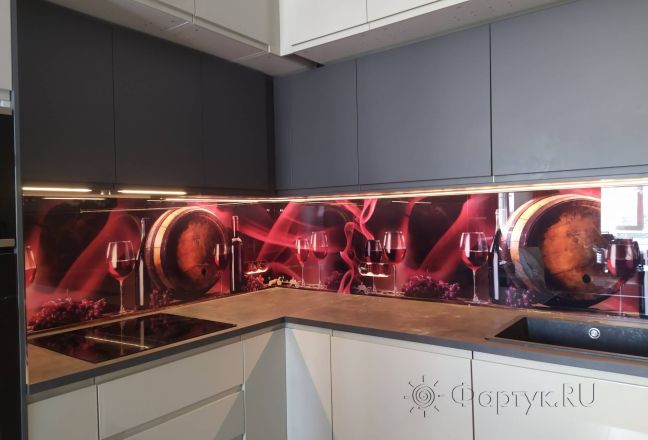 Стеновая панель фото: красное вино в фужерах, заказ #ИНУТ-12672, Серая кухня. Изображение 113332