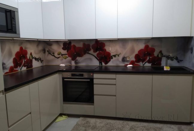 Стеновая панель фото: красные орхидеи, заказ #ИНУТ-4595, Серая кухня. Изображение 186016