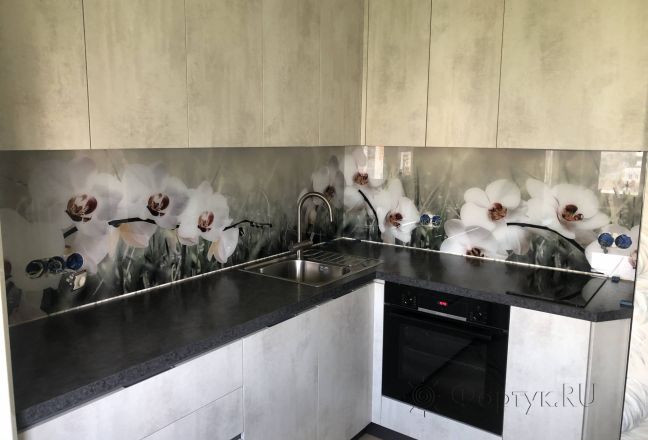 Фартук для кухни фото: красные орхидеи, заказ #ИНУТ-6950, Белая кухня. Изображение 204382