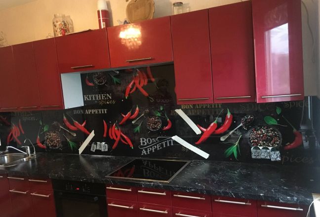 Скинали фото: красные перцы - коллаж , заказ #КРУТ-2323, Красная кухня.