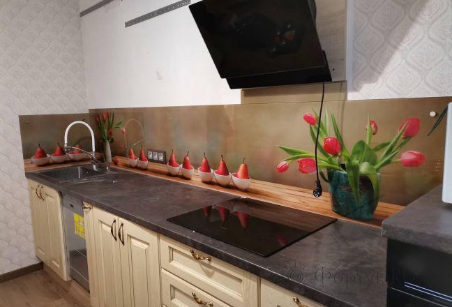 Скинали для кухни фото: красные тюльпаны и чаши с грушами, заказ #ИНУТ-10773, Желтая кухня.