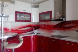 Скинали фото: красные волны, заказ #ИНУТ-1139, Красная кухня.