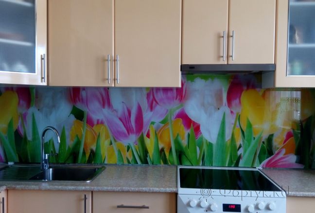 Скинали для кухни фото: крупные тюльпаны, заказ #ГМУТ-042, Желтая кухня. Изображение 183128