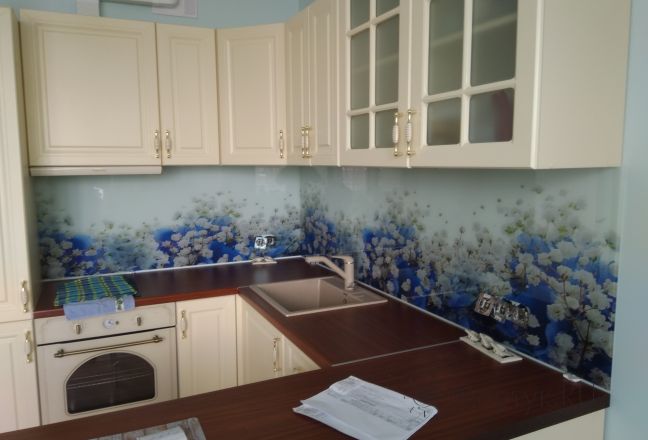 Фартук для кухни фото: крупный бело-синий букет, заказ #ИНУТ-1031, Белая кухня. Изображение 189142