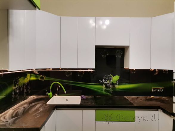 Фартук для кухни фото: кубики льда с ароматной мятой на черном фоне с зелеными волнами, заказ #ИНУТ-9955, Белая кухня.