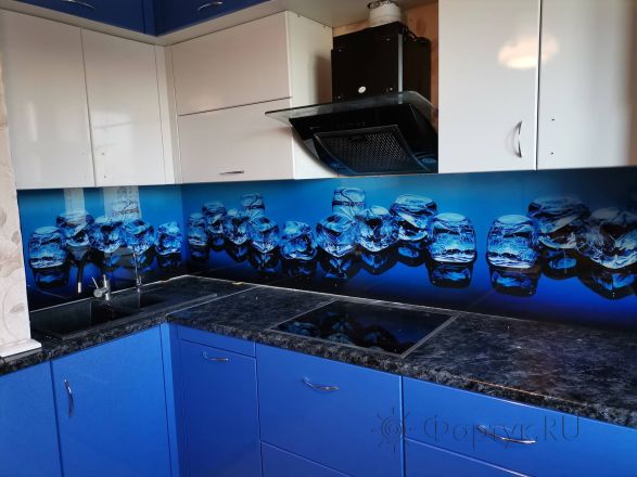 Стеклянная фото панель: кусочки льда , заказ #ИНУТ-10143, Синяя кухня.