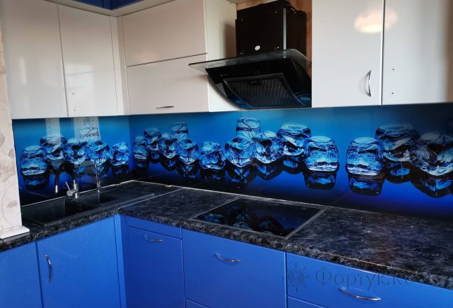 Стеклянная фото панель: кусочки льда , заказ #ИНУТ-10143, Синяя кухня. Изображение 187026