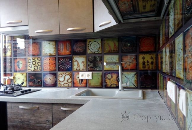Фартук с фотопечатью фото: квадраты с африканским рисунком, заказ #УТ-1838, Коричневая кухня.