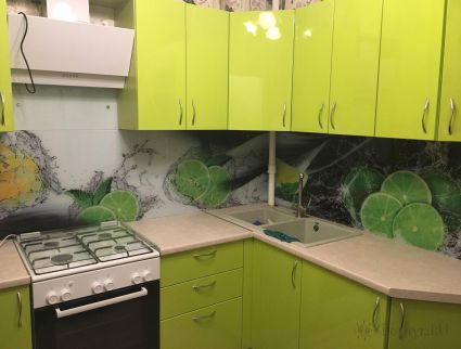 Скинали для кухни фото: лайм в брызгах воды, заказ #КРУТ-1298, Зеленая кухня.
