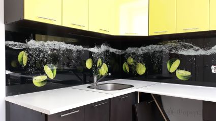 Скинали для кухни фото: лаймы в воде, заказ #ИНУТ-1242, Желтая кухня.