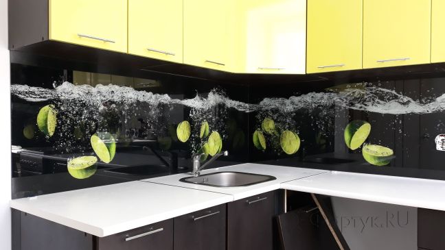 Скинали для кухни фото: лаймы в воде, заказ #ИНУТ-1242, Желтая кухня.