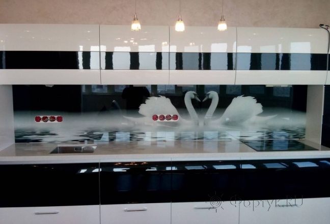 Скинали фото: лебеди в загадочной дымке., заказ #S-651, Черная кухня. Изображение 113392