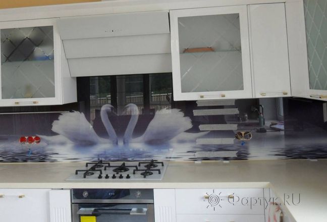 Фартук для кухни фото: лебединая пара в серой дымке, заказ #SN-95, Белая кухня. Изображение 113392