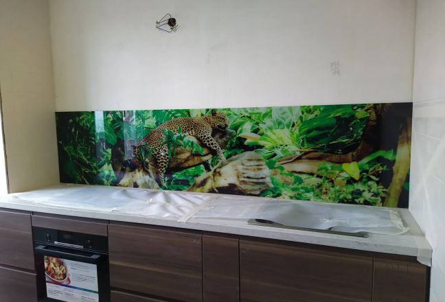 Фартук с фотопечатью фото: леопард в джунглях, заказ #ИНУТ-7669, Коричневая кухня. Изображение 273098