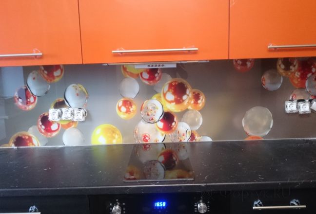 Фартук стекло фото: летящие шарики, заказ #КРУТ-010, Оранжевая кухня. Изображение 110408